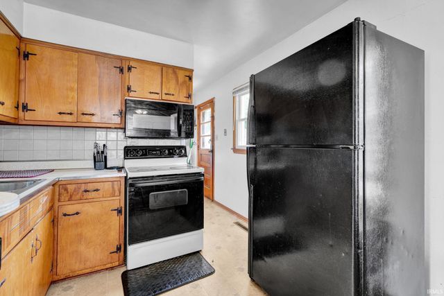 1909 S Boeke Road, Evansville, IN 47714