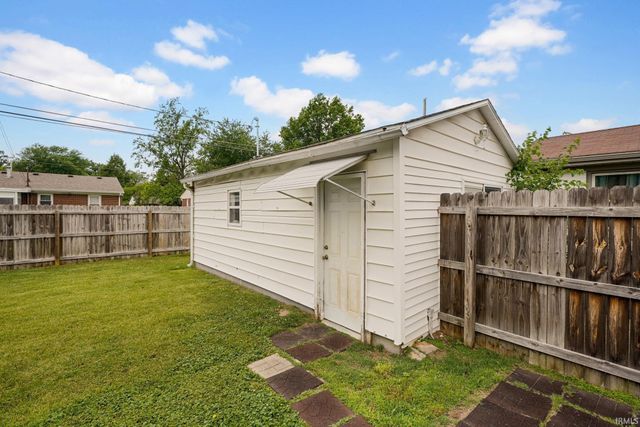 1909 S Boeke Road, Evansville, IN 47714