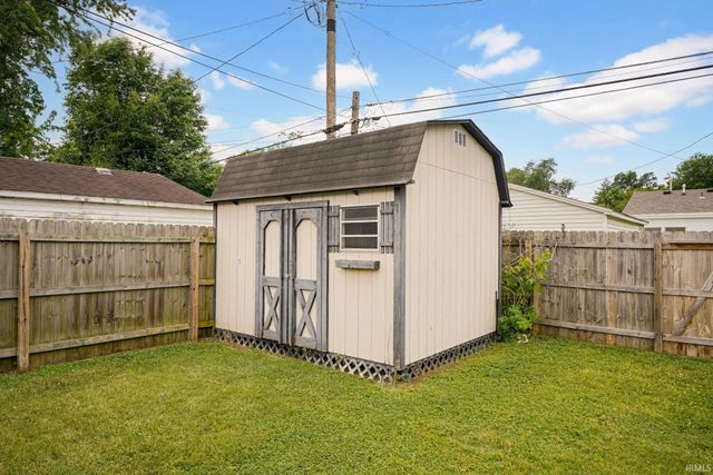1909 S Boeke Road, Evansville, IN 47714