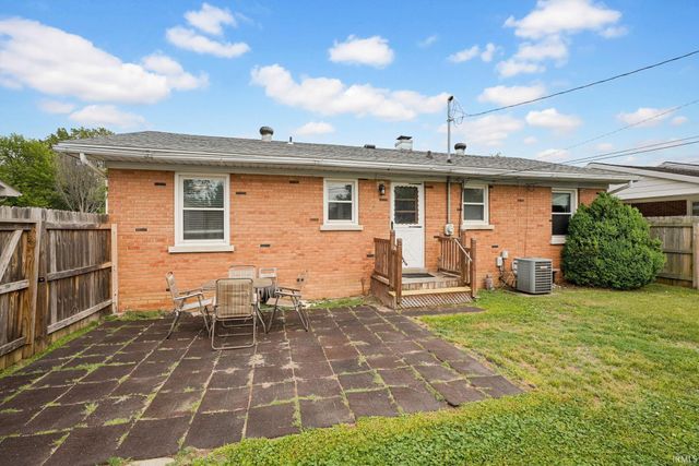 1909 S Boeke Road, Evansville, IN 47714
