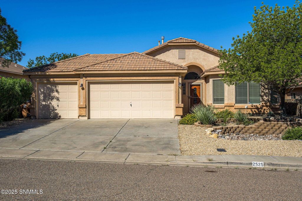 2525 Tierra Grande Court, Las Cruces, NM 88011