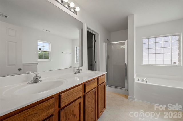 6618 Wicked Oak Lane, Charlotte, NC 28216