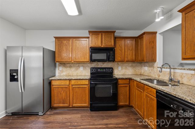 6618 Wicked Oak Lane, Charlotte, NC 28216