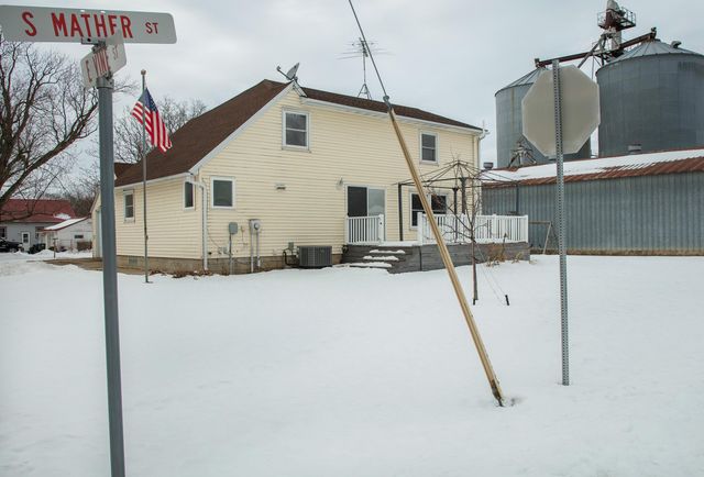 121 E Vine Street, Clarksville, IA 50619