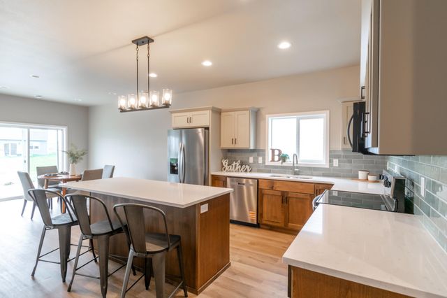 6272 86th Avenue S, Horace, ND 58047