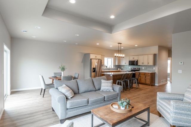 6272 86th Avenue S, Horace, ND 58047