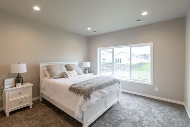 6272 86th Avenue S, Horace, ND 58047