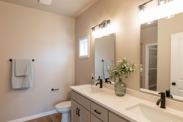 6272 86th Avenue S, Horace, ND 58047