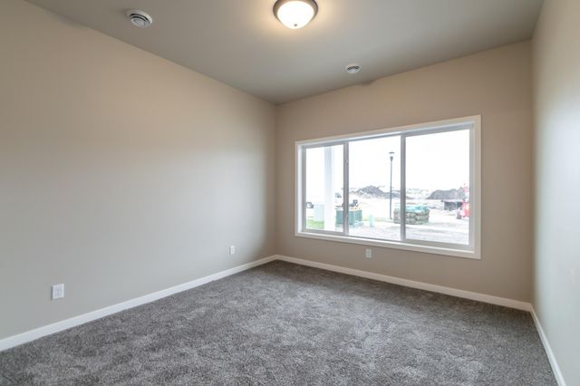 6272 86th Avenue S, Horace, ND 58047