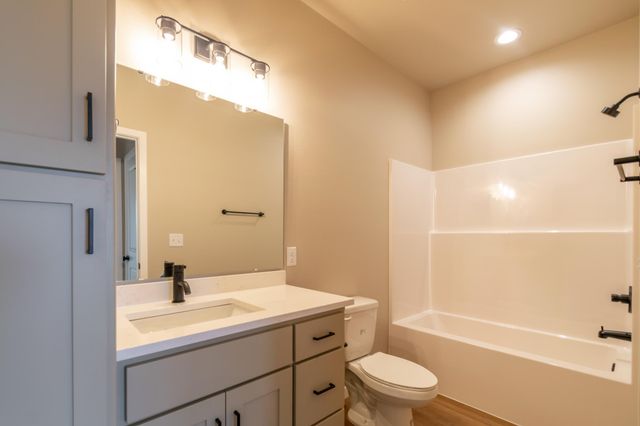 6272 86th Avenue S, Horace, ND 58047