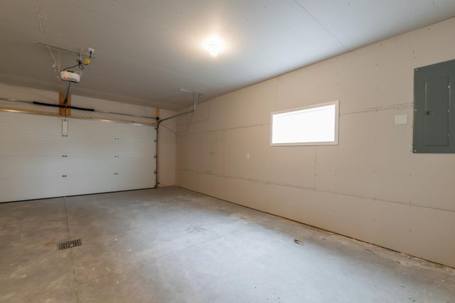 6272 86th Avenue S, Horace, ND 58047