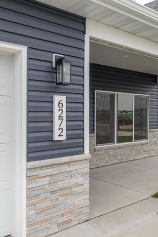 6272 86th Avenue S, Horace, ND 58047