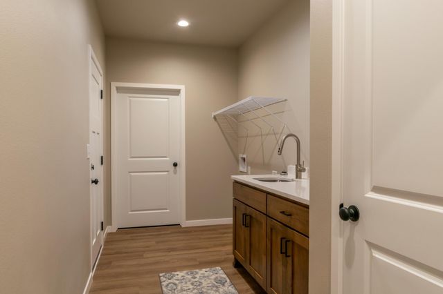 6272 86th Avenue S, Horace, ND 58047