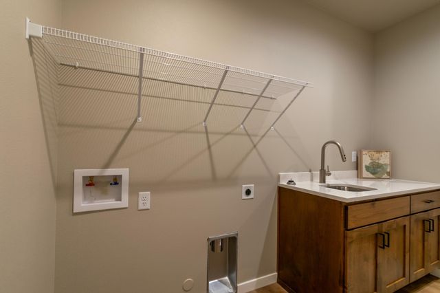 6272 86th Avenue S, Horace, ND 58047