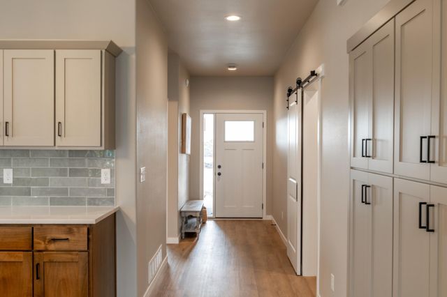 6272 86th Avenue S, Horace, ND 58047