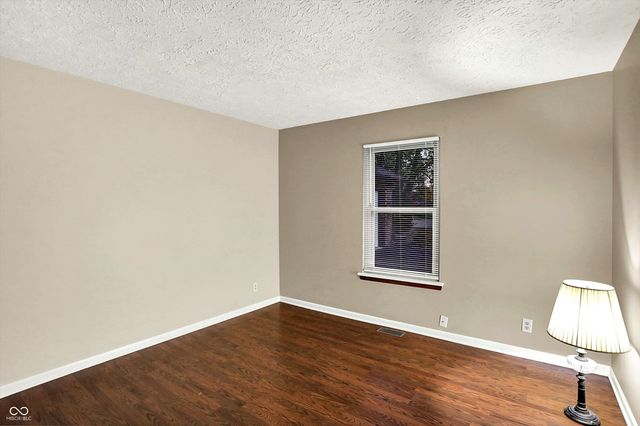 8714 Flintlock Court, Indianapolis, IN 46256