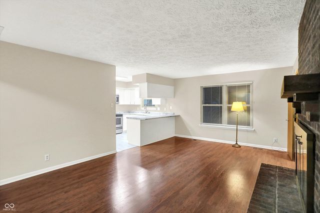 8714 Flintlock Court, Indianapolis, IN 46256