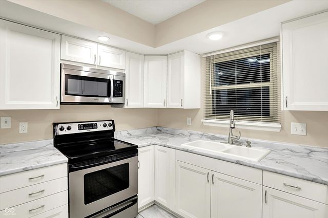 8714 Flintlock Court, Indianapolis, IN 46256