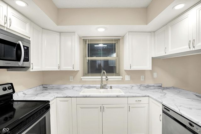 8714 Flintlock Court, Indianapolis, IN 46256