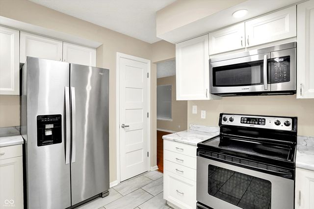 8714 Flintlock Court, Indianapolis, IN 46256