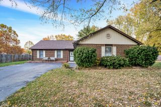 8714 Flintlock Court, Indianapolis, IN 46256