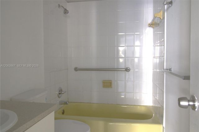 1225 NE 124th Street 24B, North Miami, FL 33161