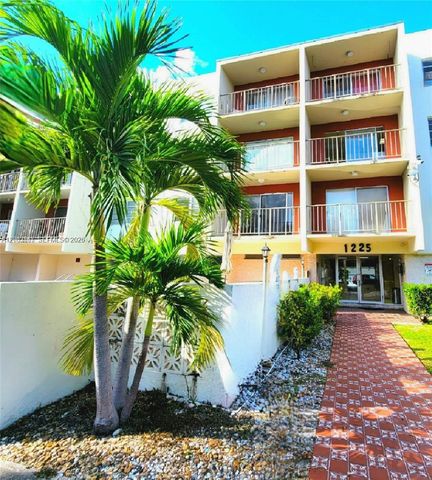 1225 NE 124th Street 24B, North Miami, FL 33161