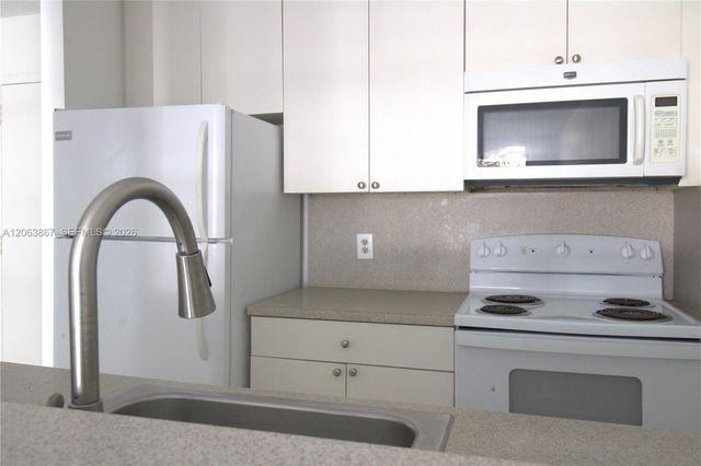 1225 NE 124th Street 24B, North Miami, FL 33161