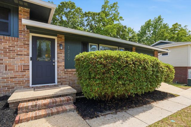1239 Fort Drive, Hanahan, SC 29410
