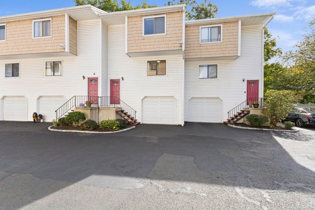 825 Hope Street 8, Stamford, CT 06907