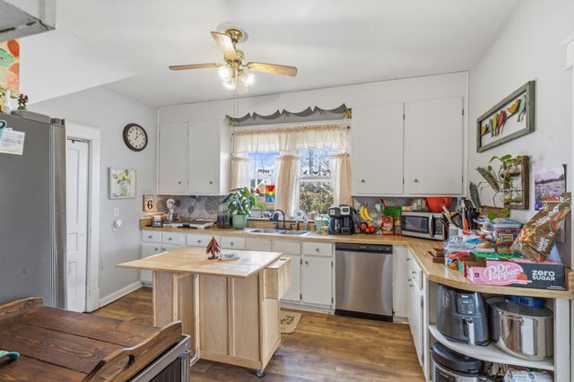 141 Long St, W, Mc Ewen, TN 37101