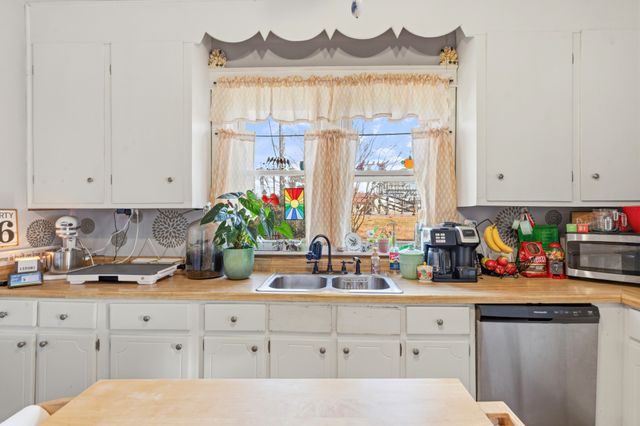 141 Long St, W, Mc Ewen, TN 37101