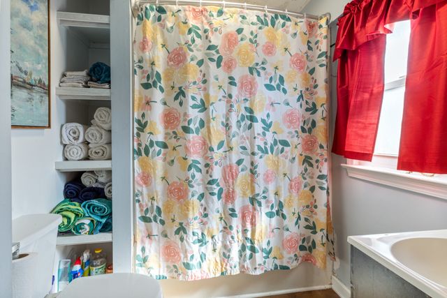 141 Long St, W, Mc Ewen, TN 37101