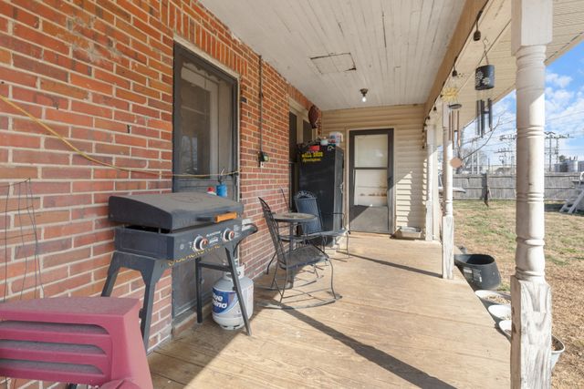 141 Long St, W, Mc Ewen, TN 37101