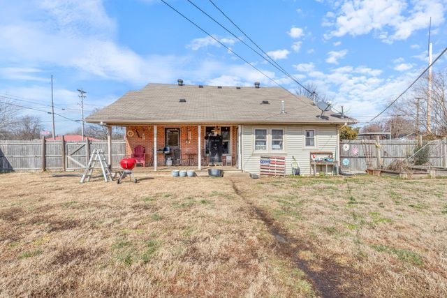 141 Long St, W, Mc Ewen, TN 37101