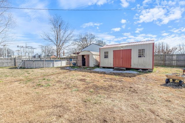 141 Long St, W, Mc Ewen, TN 37101