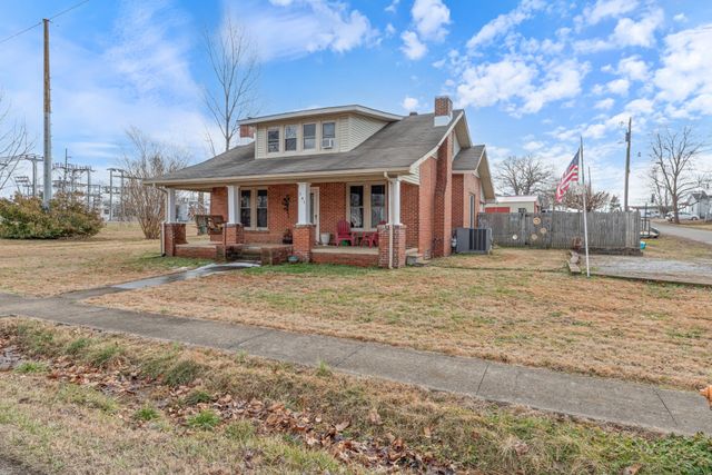 141 Long St, W, Mc Ewen, TN 37101