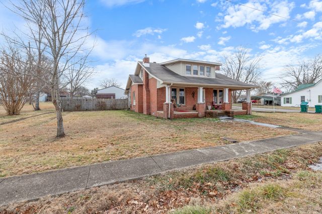 141 Long St, W, Mc Ewen, TN 37101