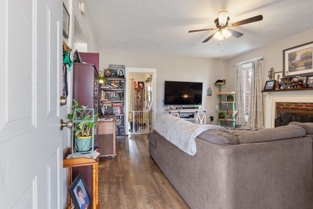 141 Long St, W, Mc Ewen, TN 37101