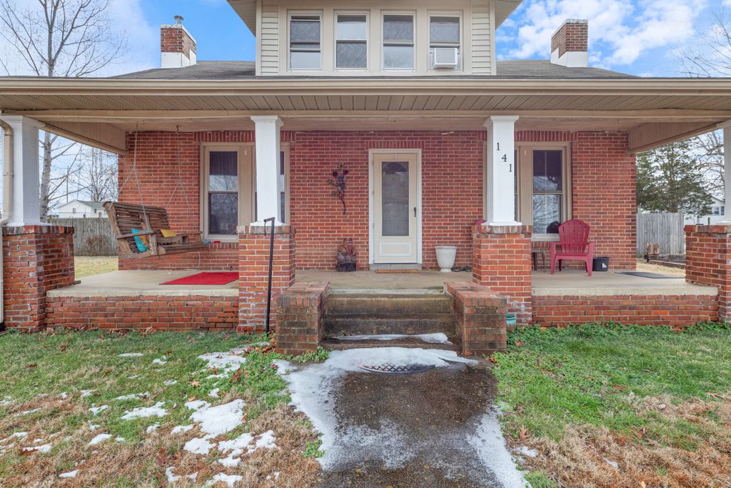 141 Long St, W, Mc Ewen, TN 37101