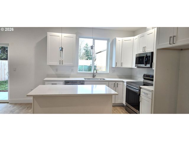 12451 Se Harold St, Portland, OR 97236