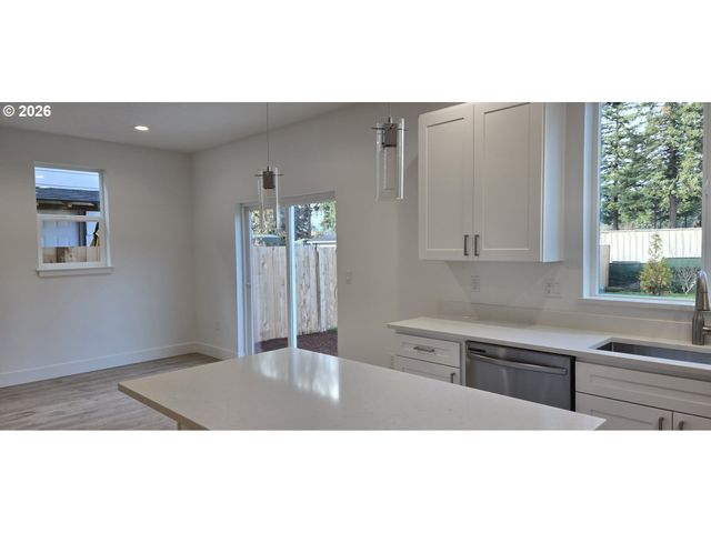 12451 Se Harold St, Portland, OR 97236