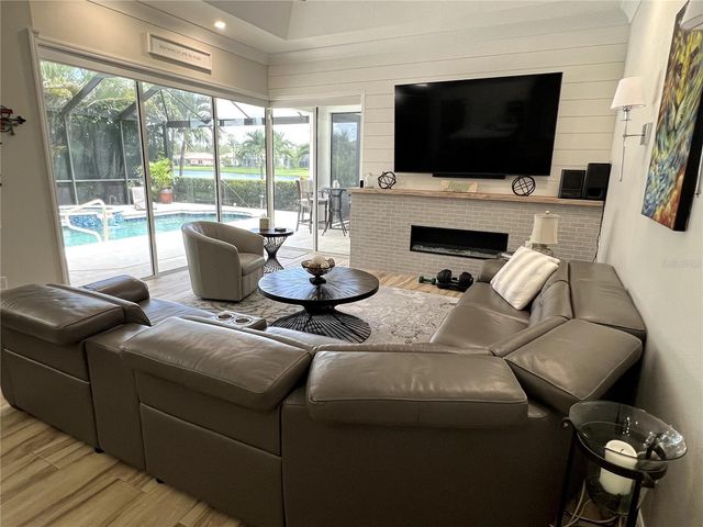 7555 TORI WAY, Bradenton, FL 34202