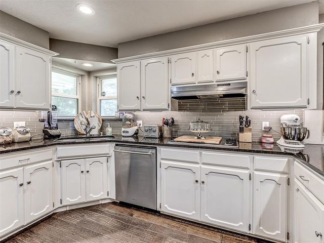 12724 S Coltrane Road, Edmond, OK 73034