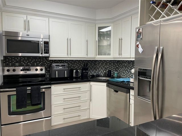 2333 Brickell Ave 314, Miami, FL 33129