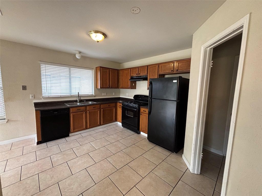 10423 Sand Pass Lane, Houston, TX 77064