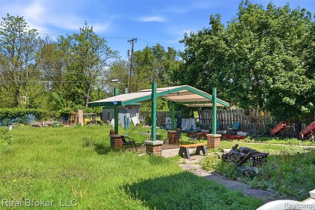 137 Trowbridge Street, Detroit, MI 48202