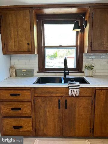 192 HIBERNIA RD, Coatesville, PA 19320