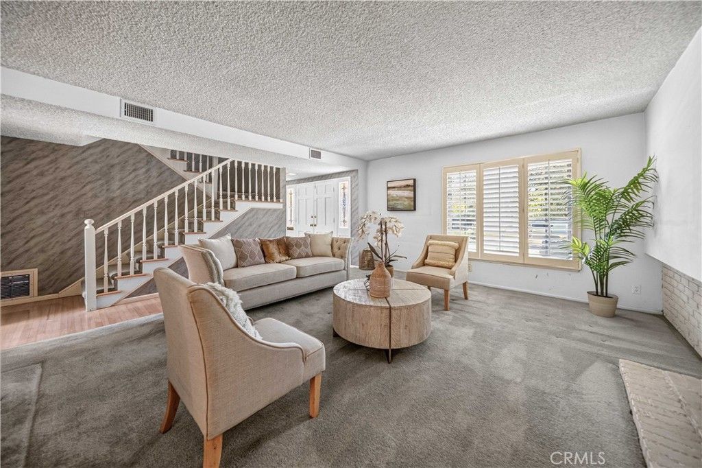 Image 11 of property listing at 19841 Marilla Street, Chatsworth, CA 91311