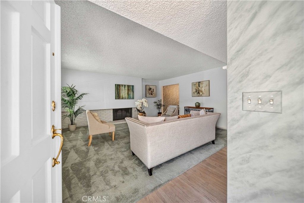 Image 6 of property listing at 19841 Marilla Street, Chatsworth, CA 91311